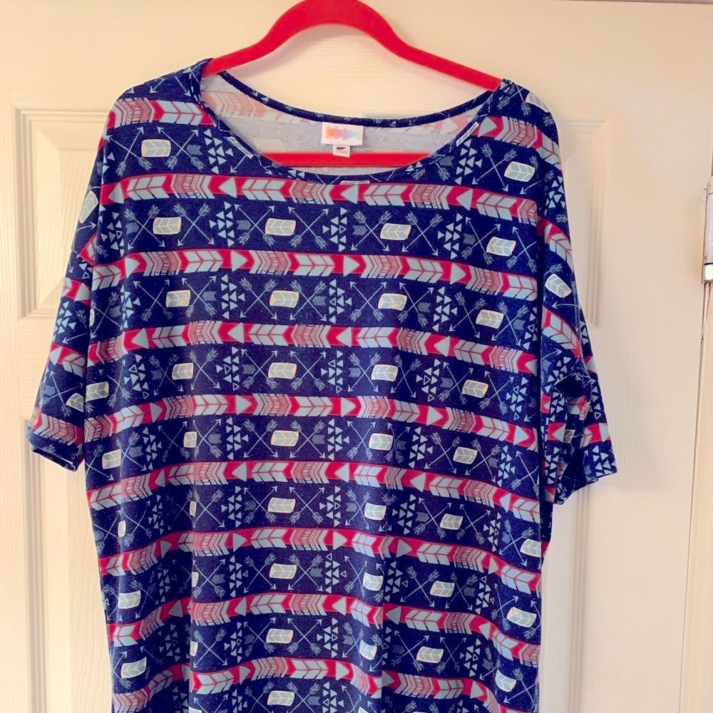 LuLaroe Ladies Top Size M